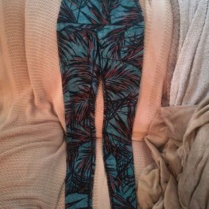 LNWOT LULULEMON HIGH RISE LEGGINGS SIZE 4